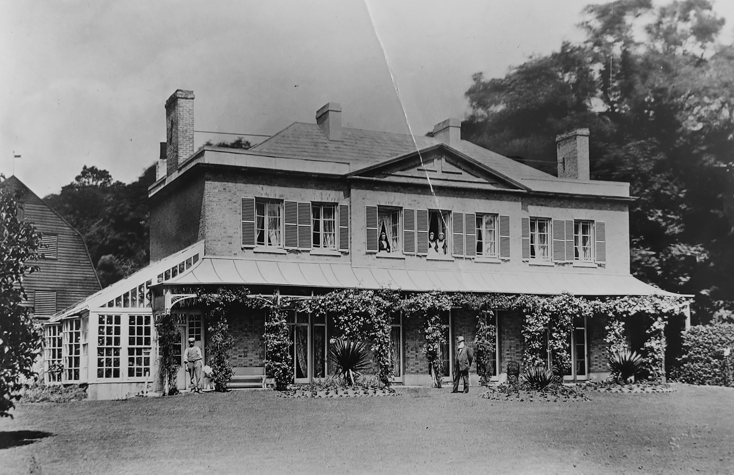1899 exterior of Manor House